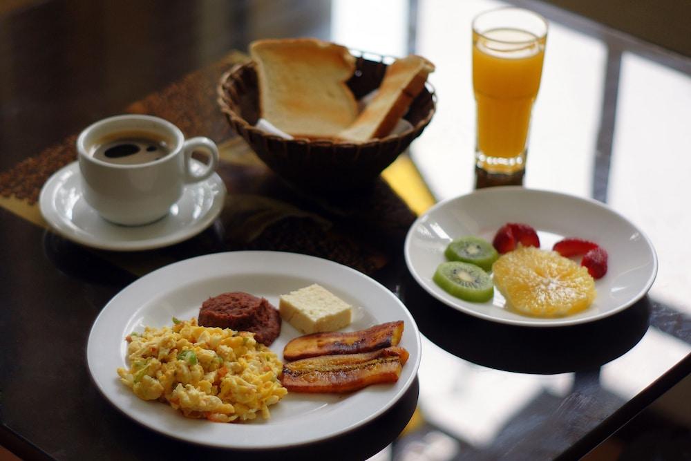 Hotel Villa Florencia Zona Rosa San Salvador Ngoại thất bức ảnh